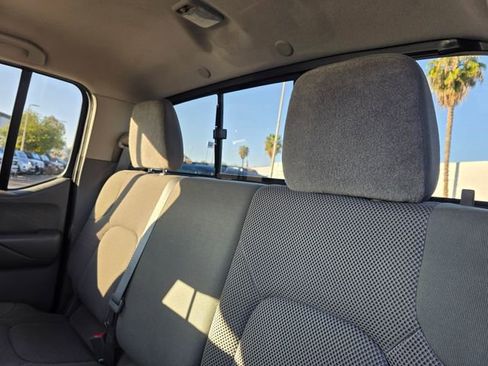 Used 2020 Nissan Frontier SV image 16