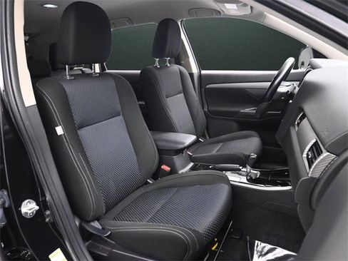 Used 2018 Mitsubishi Outlander SE image 21