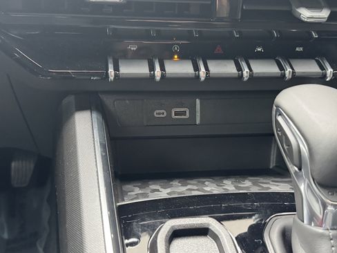 New 2026 GMC Canyon Elevation w/ Convenience Package image 56