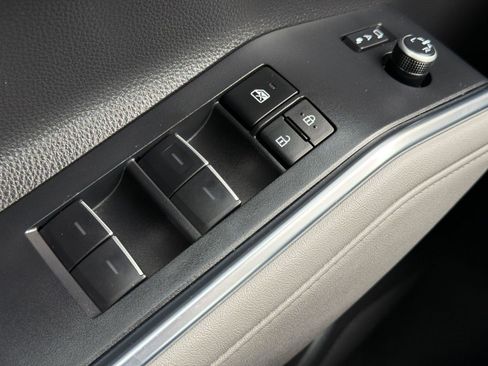 Certified 2024 Toyota Highlander Limited FWD image 29