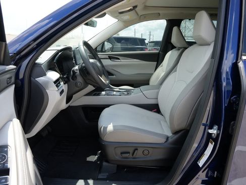 Certified 2026 INFINITI QX60 Luxe w/ Family Package FWD image 17
