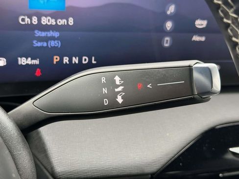 Used 2025 Buick Enclave Preferred image 8