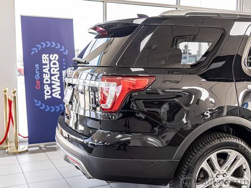 Used 2020 Ford Explorer XLT w/ Equipment Group 202A RWD image 16