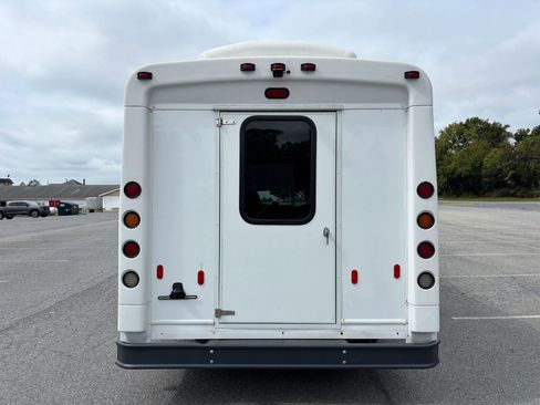 Used 2015 Chevrolet Express 4500 w/ Shuttle Bus Package image 8