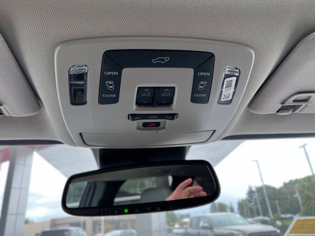 Used 2025 Toyota Sienna XLE w/ XLE Plus Package AWD/4WD image 21