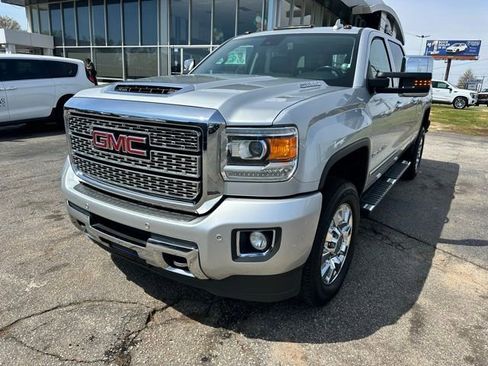 Used 2018 GMC Sierra 2500 Denali w/ Duramax Plus Package image 4