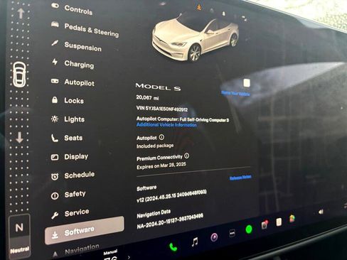 Used 2022 Tesla Model S AWD image 3