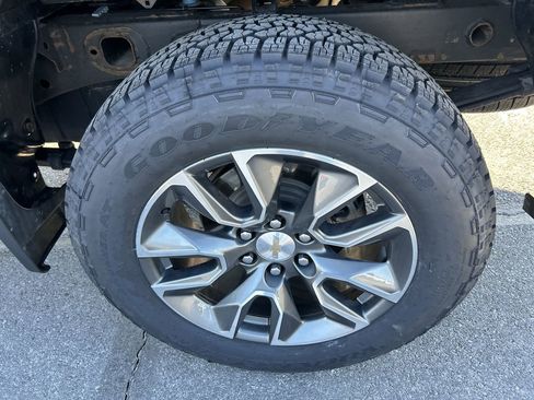 Used 2023 Chevrolet Silverado 1500 LT image 10