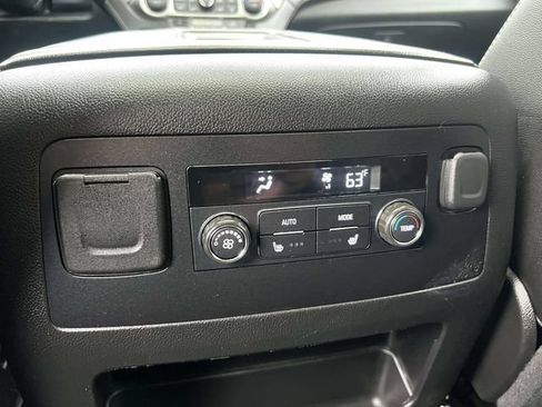 Used 2015 Chevrolet Suburban LT w/ Luxury Package AWD/4WD image 15