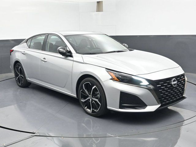 Used 2025 Nissan Altima 2.5 SR FWD image 2