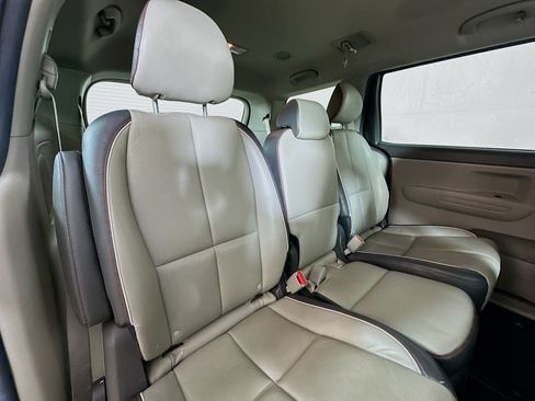 Used 2016 Kia Sedona LX w/ LX Essentials Premium Package image 26