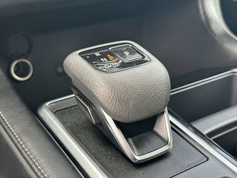 Used 2025 Nissan Pathfinder SL FWD image 16