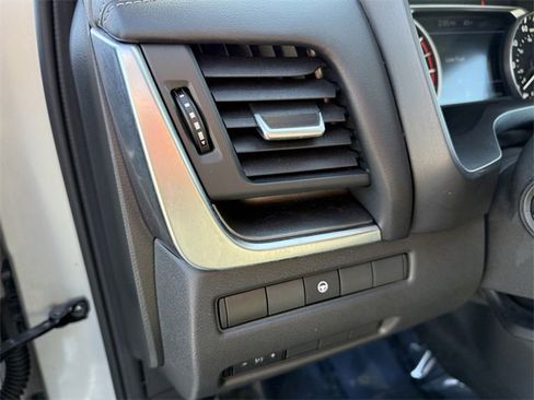 Used 2023 Nissan Rogue SV image 18