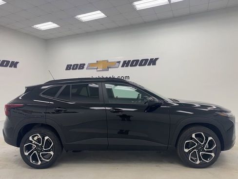 New 2026 Chevrolet Trax RS w/ Sunroof Package image 4