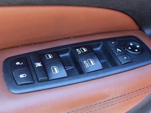 Used 2019 Jeep Grand Cherokee Summit AWD/4WD image 17