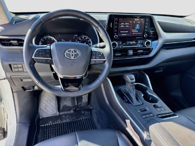 Used 2021 Toyota Highlander XLE AWD/4WD image 22