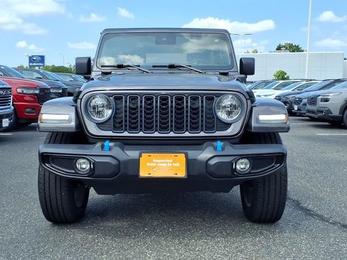 Used 2024 Jeep Wrangler Unlimited w/ Convenience Group AWD/4WD image 2