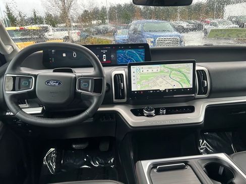 Certified 2025 Ford Expedition Active image 6