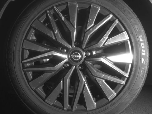 Used 2025 Nissan Altima 2.5 SV FWD image 15