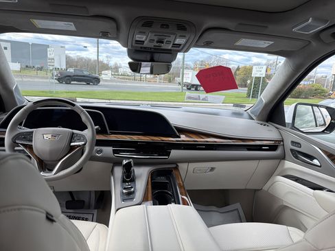 Used 2024 Cadillac Escalade Premium Luxury Platinum image 28