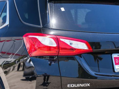 Used 2021 Chevrolet Equinox LT w/ Driver Convenience Package FWD image 9