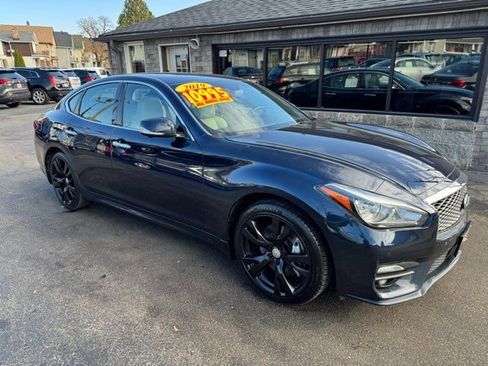 Used 2019 INFINITI Q70 Luxe w/ Sport Package image 1
