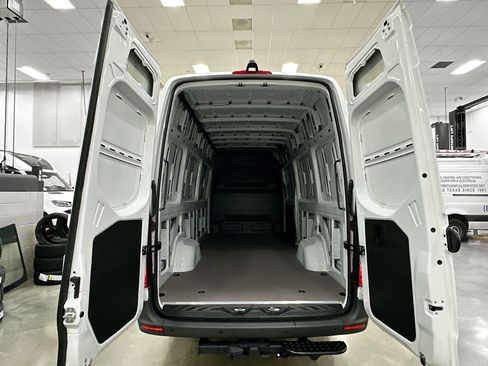 Used 2026 Mercedes-Benz Sprinter 2500 image 25