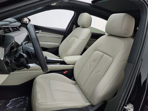 Used 2023 Audi e-tron Premium Plus w/ Premium Plus Package AWD/4WD image 10