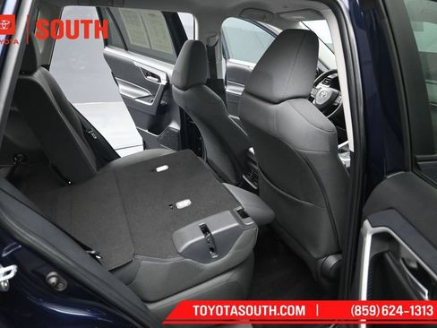 Used 2025 Toyota RAV4 XLE AWD/4WD image 27