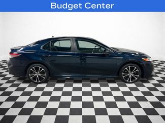 Used 2018 Toyota Camry SE w/ Moonroof Package FWD video 2