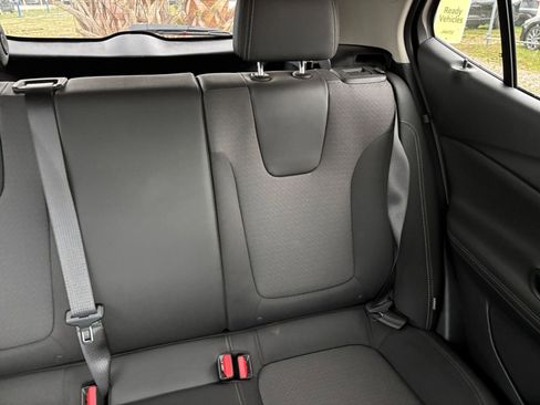 Used 2025 Buick Encore GX Preferred image 37