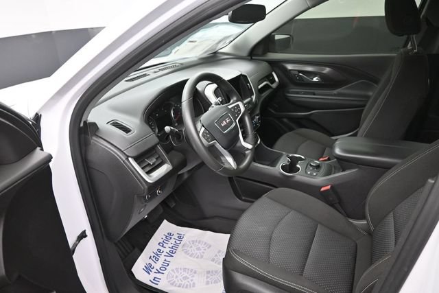 Used 2024 GMC Terrain SLE w/ Driver Convenience Package FWD image 9