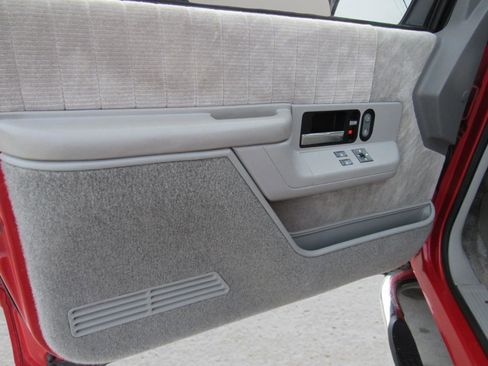 Used 1992 Chevrolet Blazer 4WD image 15