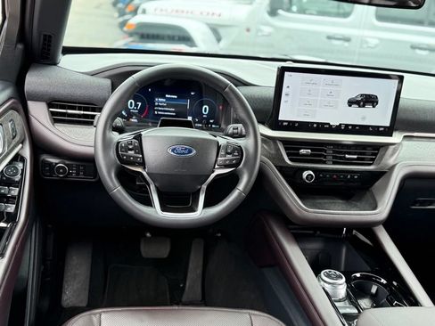 Used 2026 Ford Explorer Platinum w/ LUX Leather Package AWD/4WD image 7