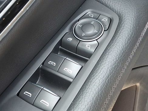 Used 2025 GMC Yukon Denali AWD/4WD image 24