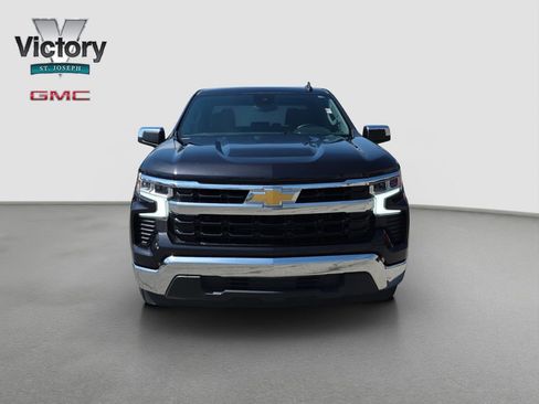Used 2023 Chevrolet Silverado 1500 LT RWD image 2