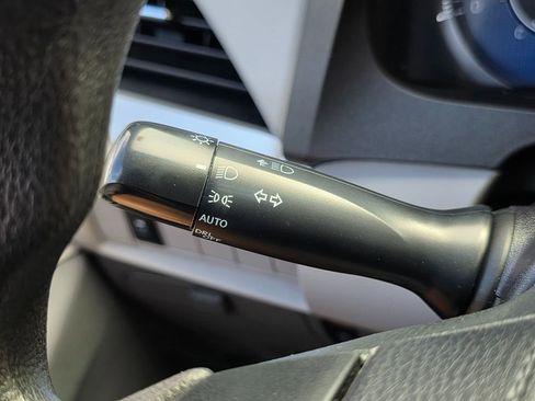 Used 2019 Toyota Sienna LE w/ Carpet Mat Package image 41