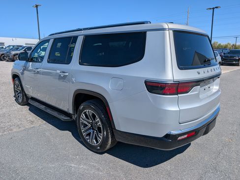 Used 2024 Jeep Wagoneer L Series II w/ Flexible Seating Group image 3