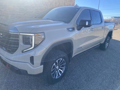 Used 2023 GMC Sierra 1500 AT4 w/ Technology Package image 4