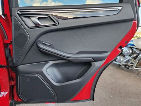 Used 2024 Porsche Macan w/ Premium Plus Package image 64