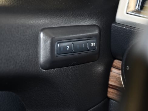Used 2017 Nissan Titan SL AWD/4WD image 39