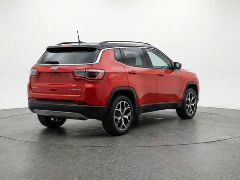 Used 2025 Jeep Compass Limited AWD/4WD image 9