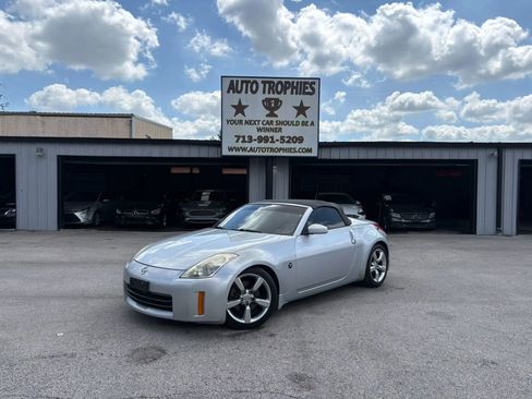 Used 2006 Nissan 350Z Touring RWD image 8