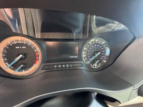 Used 2018 Ford Fusion SE FWD image 12