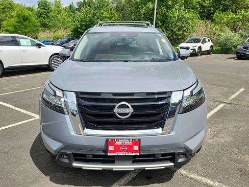 Used 2024 Nissan Pathfinder Platinum w/ Lighting Package (N93) AWD/4WD image 2