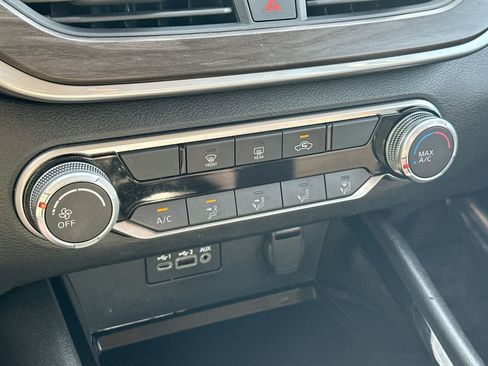 Used 2024 Nissan Altima 2.5 SV image 18