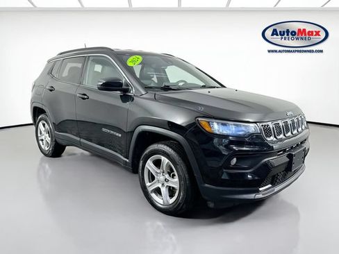 Used 2024 Jeep Compass Latitude AWD/4WD image 1