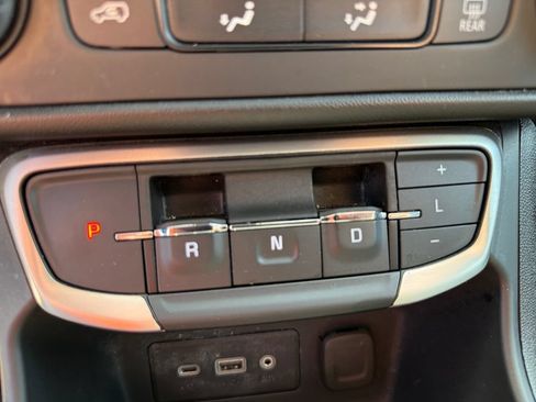 Used 2024 GMC Terrain SLE AWD/4WD image 29