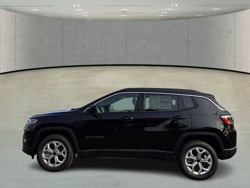 New 2026 Jeep Compass Latitude image 8