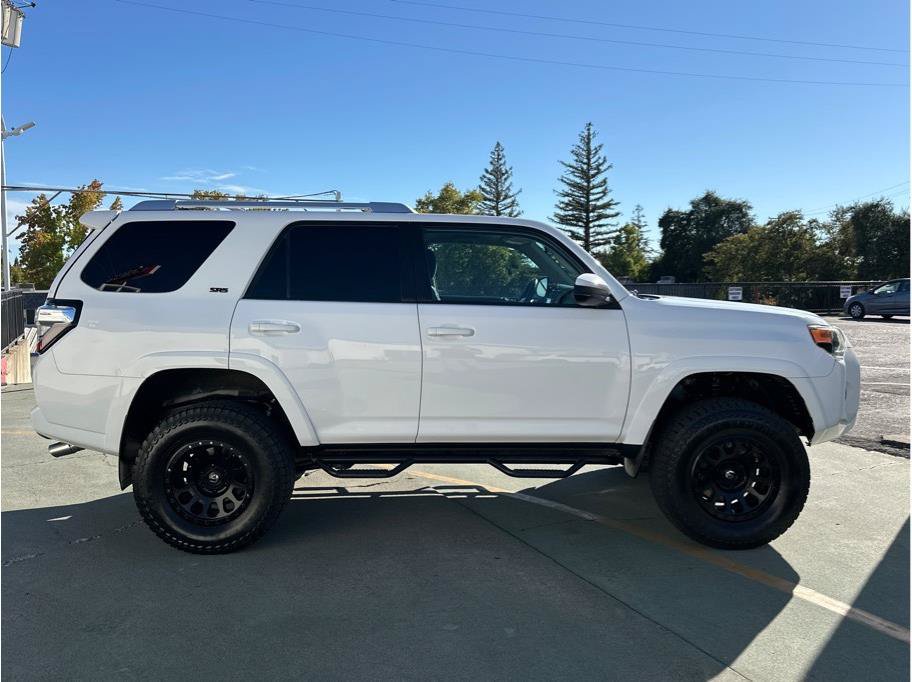 Used 2015 Toyota 4Runner SR5 AWD/4WD image 8